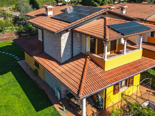 casa indipendente in vendita a Salò in zona Villa