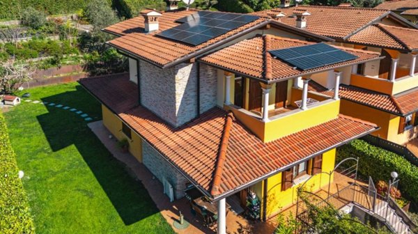 casa indipendente in vendita a Salò in zona Villa