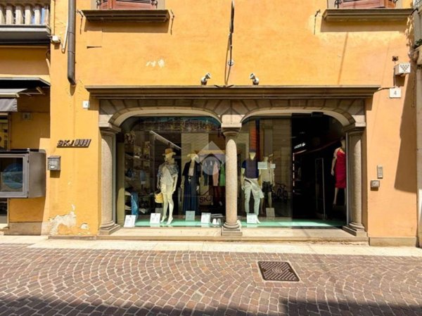 negozio in vendita a Salò in zona Cunettone
