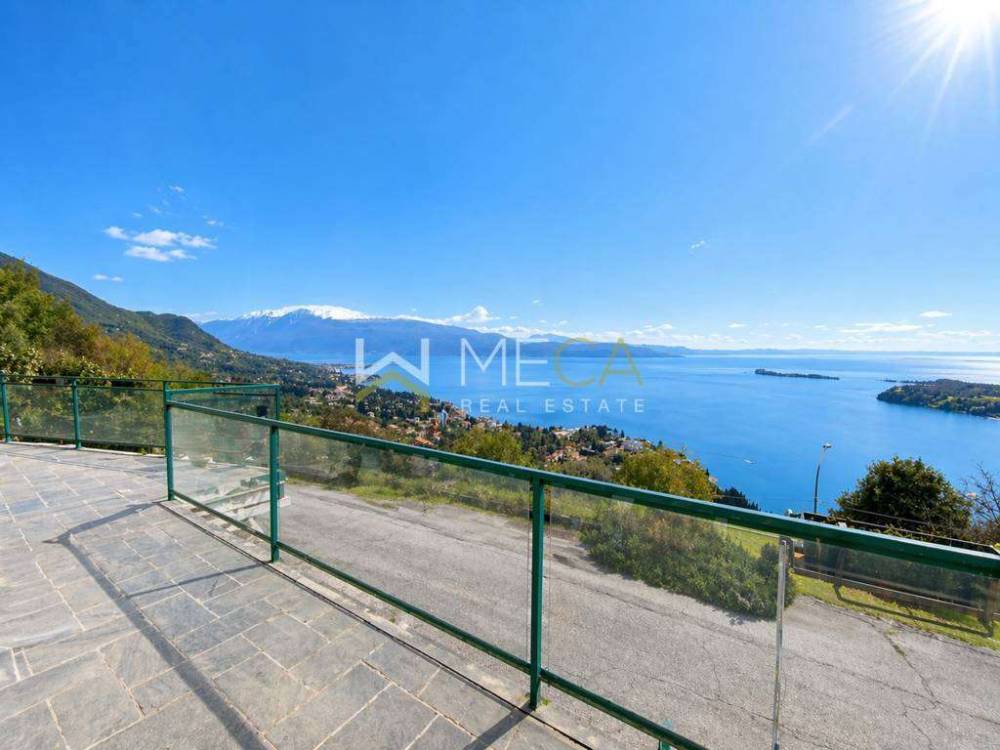 casa indipendente in vendita a Salò in zona Villa