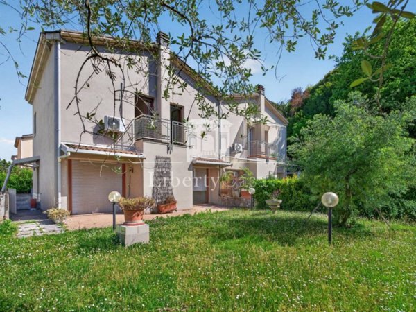 casa indipendente in vendita a Salò in zona Villa