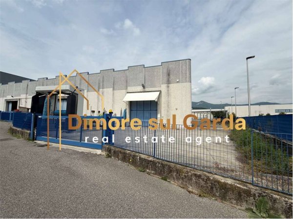 locale commerciale in vendita a Salò in zona Cunettone