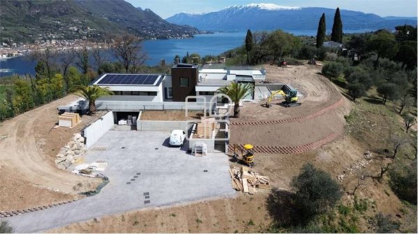 casa indipendente in vendita a Salò in zona Villa