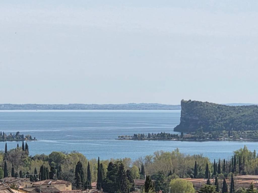 casa indipendente in vendita a Salò in zona Villa