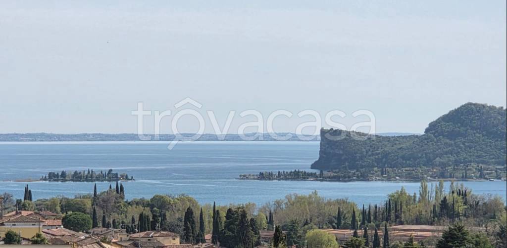 casa indipendente in vendita a Salò in zona Villa