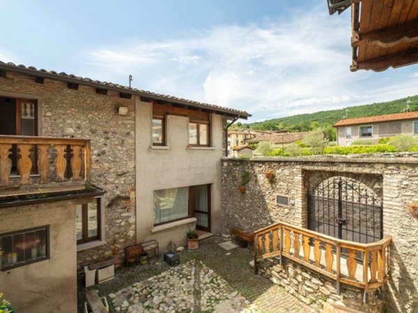 casa indipendente in vendita a Salò