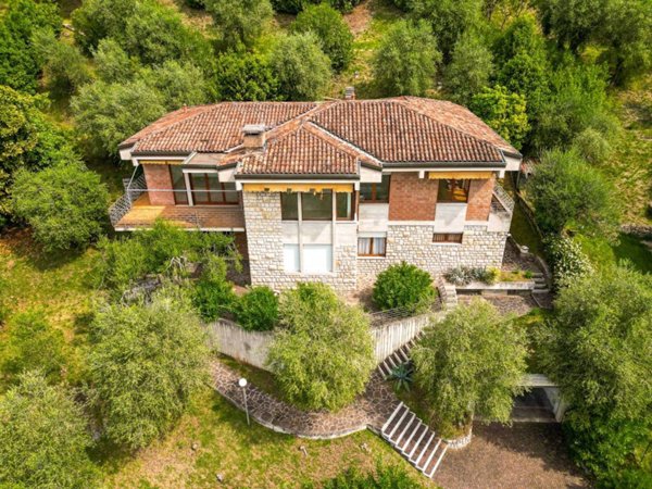 casa indipendente in vendita a Salò in zona Villa
