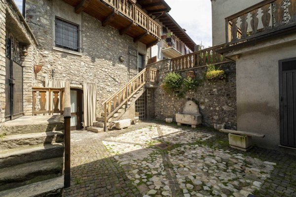 casa indipendente in vendita a Salò