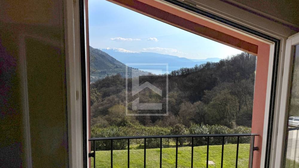 appartamento in vendita a Salò in zona Villa
