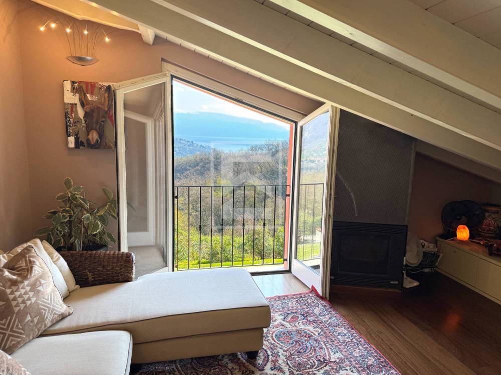 appartamento in vendita a Salò in zona Villa