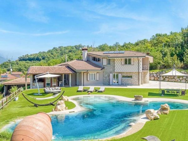 casa indipendente in vendita a Salò in zona Villa