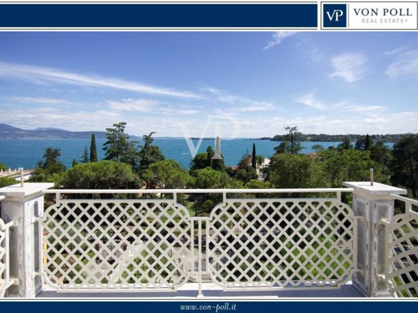 casa indipendente in vendita a Salò in zona Villa