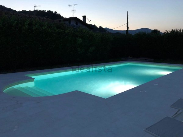 casa indipendente in vendita a Salò in zona Villa