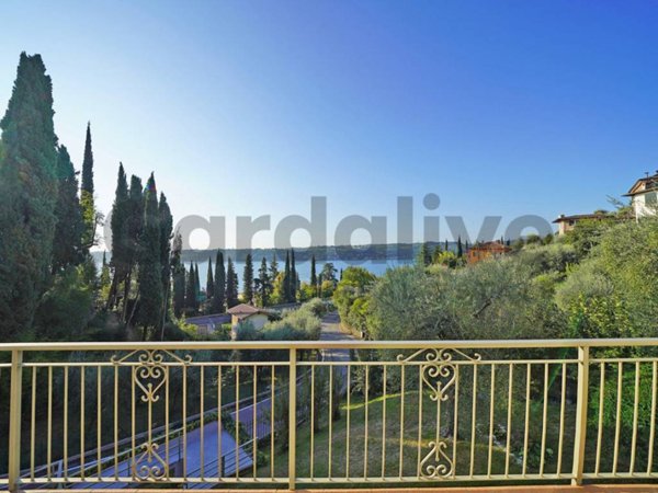 casa indipendente in vendita a Salò in zona Villa