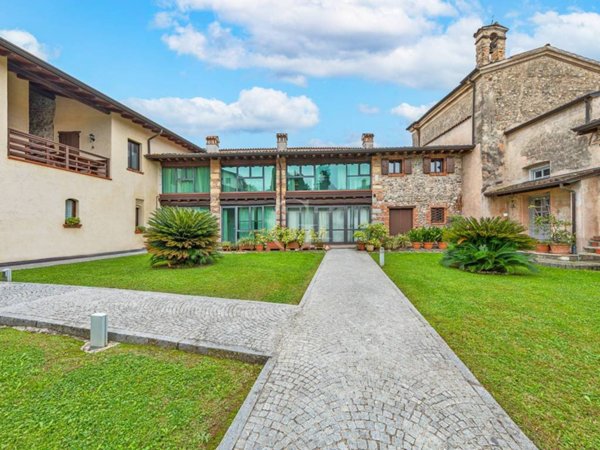 casa indipendente in vendita a Salò in zona Villa