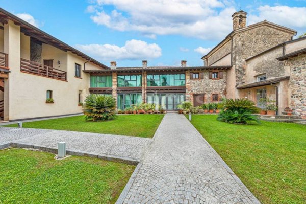 casa indipendente in vendita a Salò in zona Villa