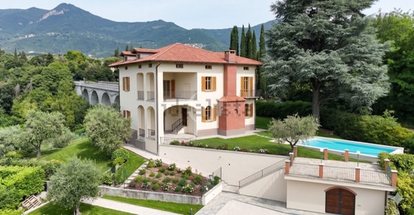 casa indipendente in vendita a Salò in zona Villa
