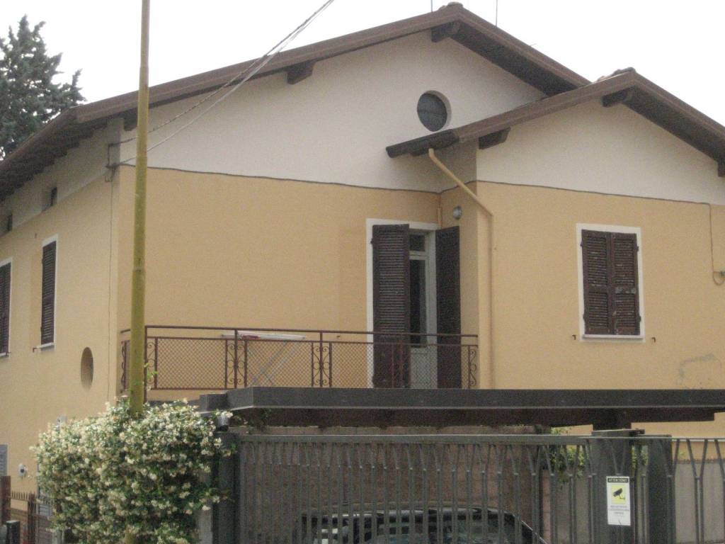 casa indipendente in vendita a Salò in zona Villa