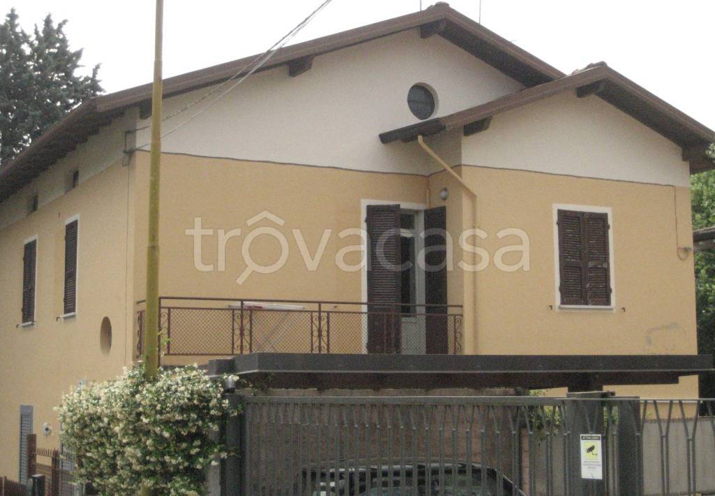 casa indipendente in vendita a Salò in zona Villa
