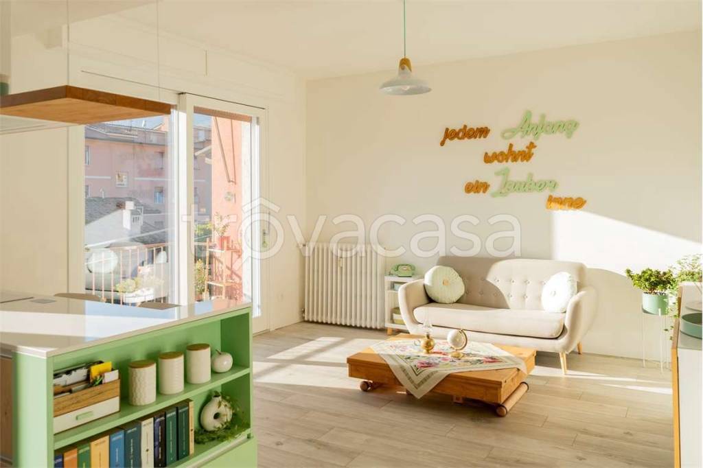 appartamento in vendita a Salò in zona Villa
