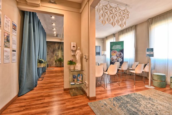 appartamento in vendita a Salò in zona Villa