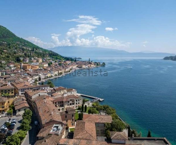 appartamento in vendita a Salò in zona Villa