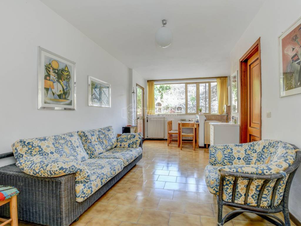 appartamento in vendita a Salò in zona Villa