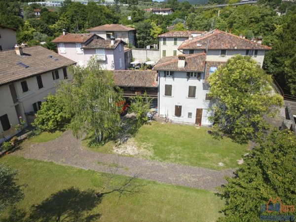casa indipendente in vendita a Salò