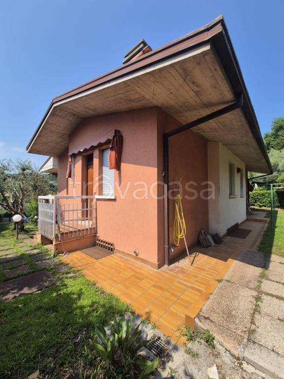 casa indipendente in vendita a Salò in zona Villa