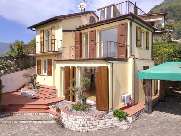 casa indipendente in vendita a Salò in zona Serniga