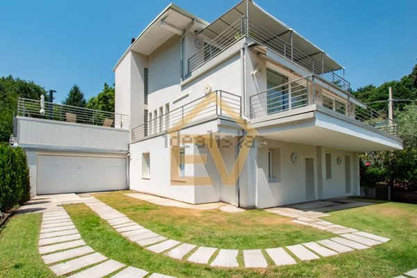 casa indipendente in vendita a Salò in zona Villa