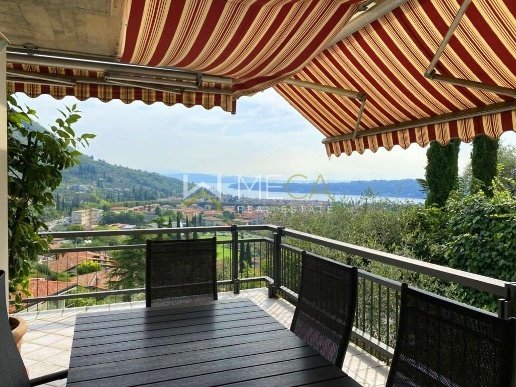 casa indipendente in vendita a Salò in zona Villa