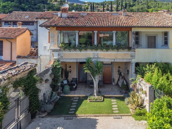 casa indipendente in vendita a Salò in zona Villa