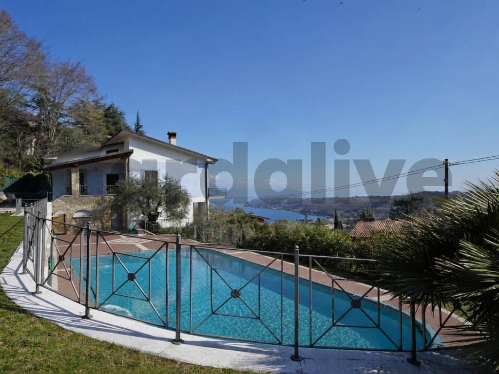 casa indipendente in vendita a Salò in zona Villa