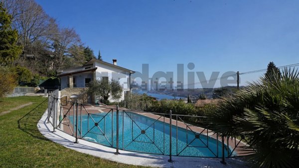 casa indipendente in vendita a Salò in zona Villa