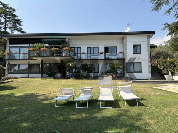 casa indipendente in vendita a Salò in zona Barbarano