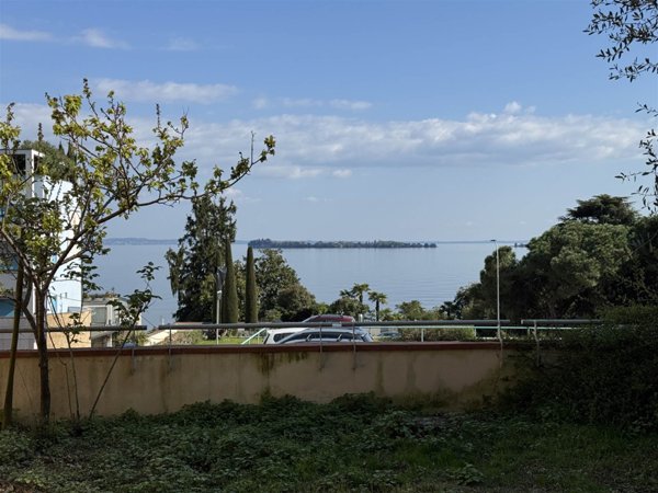 appartamento in vendita a Salò in zona Barbarano