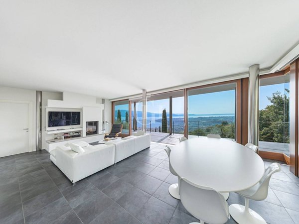 casa indipendente in vendita a Salò in zona Villa