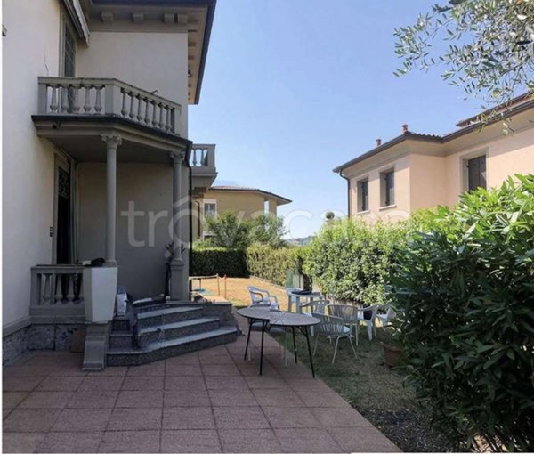 casa indipendente in vendita a Salò in zona Villa