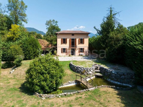 casa indipendente in vendita a Salò in zona Villa