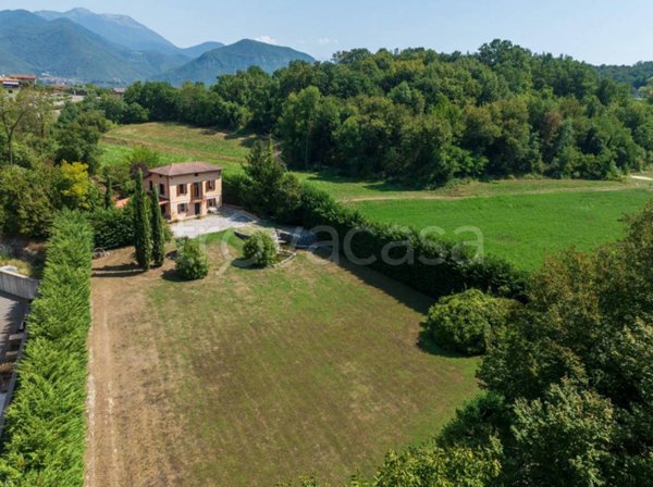 casa indipendente in vendita a Salò in zona Villa