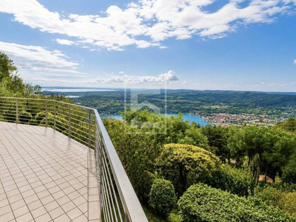 casa indipendente in vendita a Salò in zona Villa
