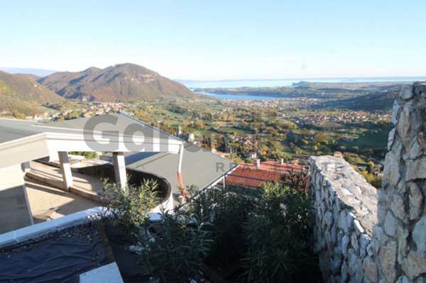 casa indipendente in vendita a Salò in zona Villa