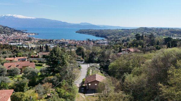 casa indipendente in vendita a Salò in zona Villa