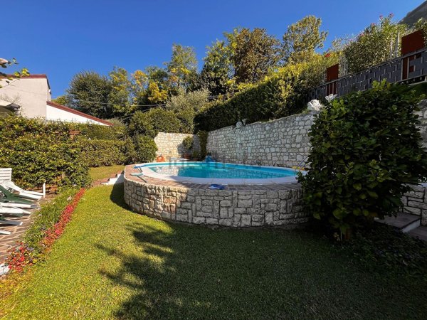 casa indipendente in vendita a Salò in zona Renzano