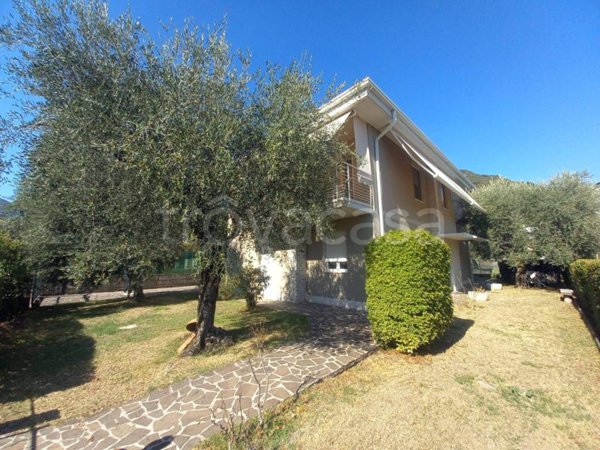 casa indipendente in vendita a Salò in zona Villa