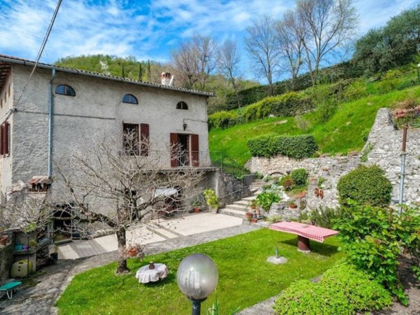 casa indipendente in vendita a Salò in zona Serniga