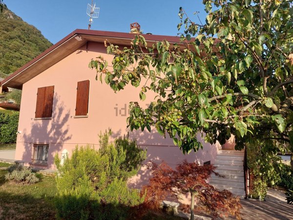 casa indipendente in vendita a Salò