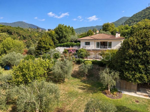 casa indipendente in vendita a Salò in zona Villa
