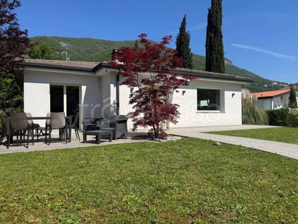 casa indipendente in vendita a Salò in zona Villa